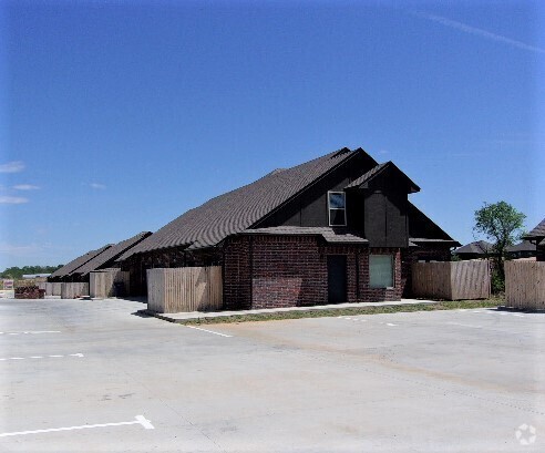 Building Photo - Creekside Townhomes 2 Bedroom