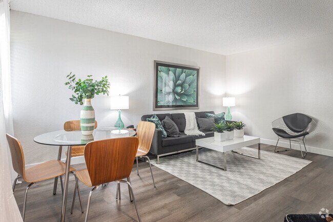 Manhattan - 2BD, 1BA - 837SF