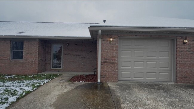 Building Photo - 3401 Legacy Run Unit Apt C