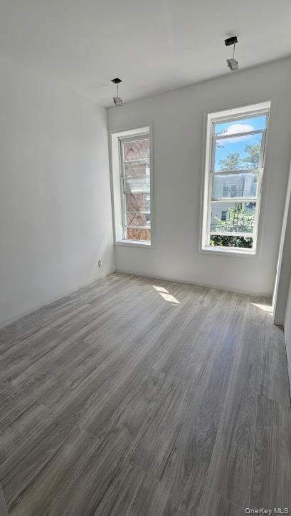 Photo - 60-80 54th Pl