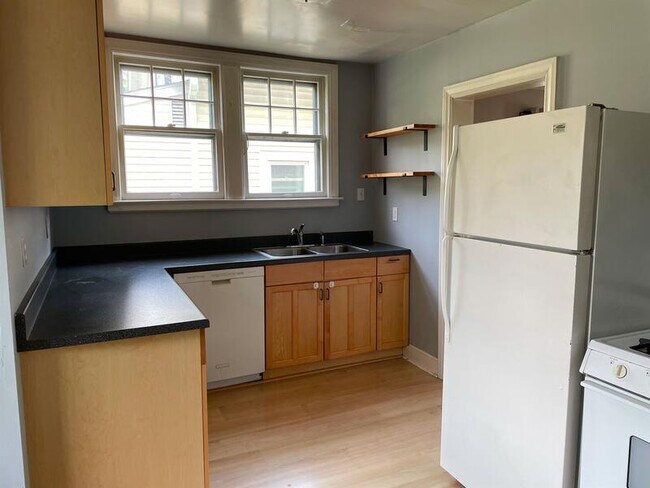 Photo - 927 Woodlawn Ave