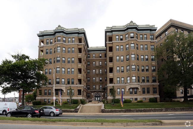 Primary Photo - The Chateau and The Riviera