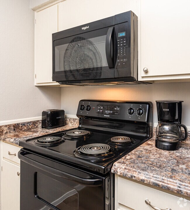 1BR, 1BA - 535SF Kitchen