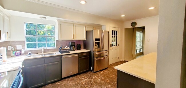Kitchen - 9058 Baker Dr