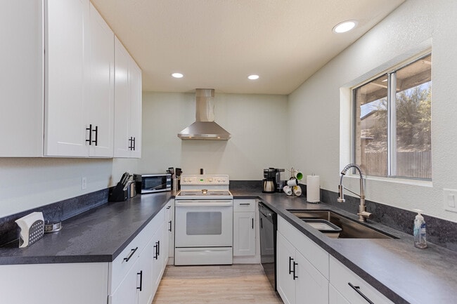 Photo - 2312 Warbler Ln