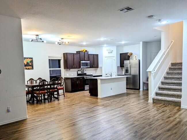 Photo - 1005 Bluewood Bend