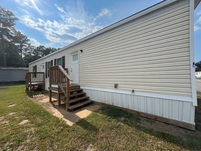 Building Photo - 3110 Victory Dr