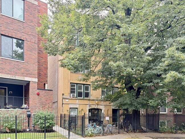 2462 N Linden Pl Unit J02P