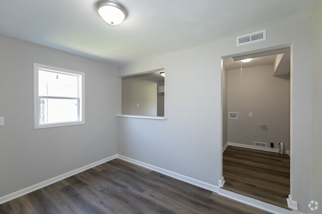 Building Photo - Completely renovated 3 bed 2 full bath hom... Rental