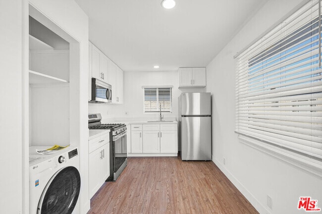 Building Photo - 530 Almond Ave Rental