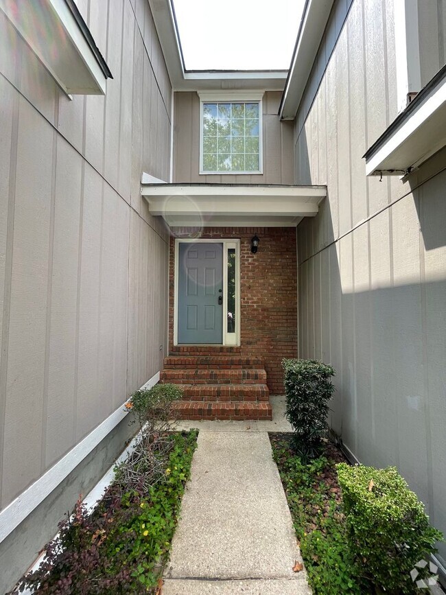 Building Photo - Briarwood West Rental