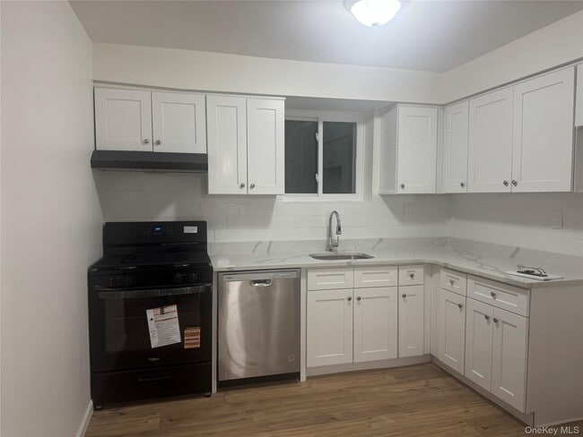 Building Photo - 134-15 160th St Unit 1