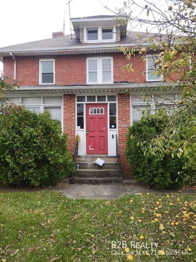 Building Photo - 1571 Dille Rd Unit up