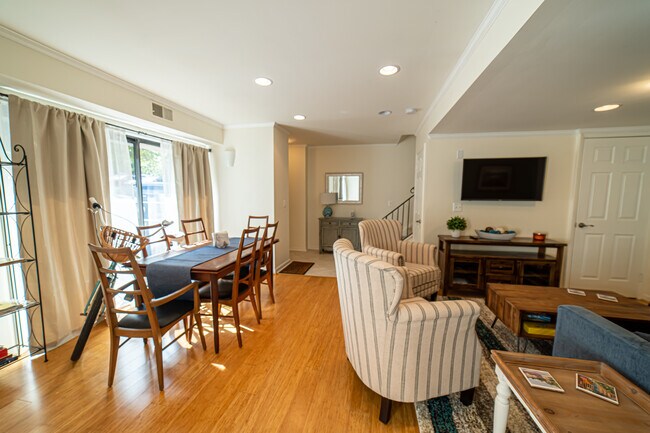 Photo - 306 Forbes St