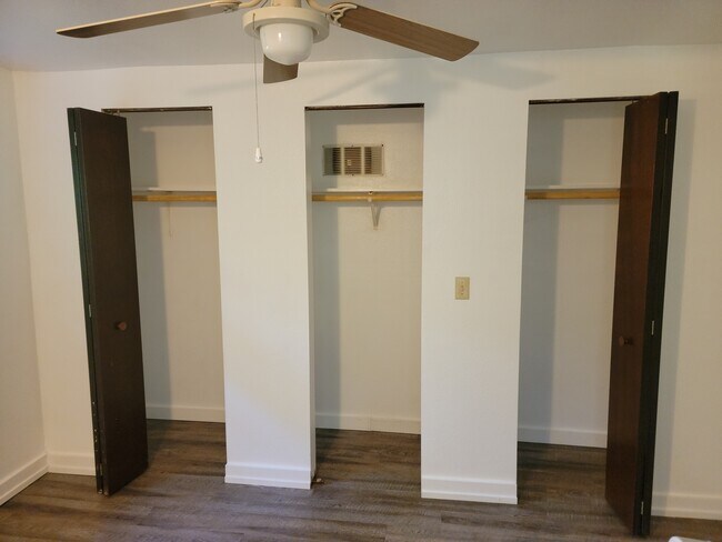 Armario - 2751 Hilltop Ave