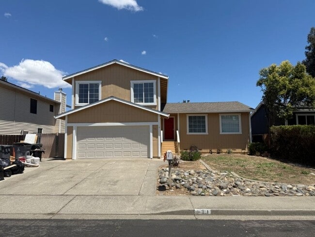 Building Photo - Rare Remodeled 5 Bedroom 2.5 Bath Tri Level in Vacaville