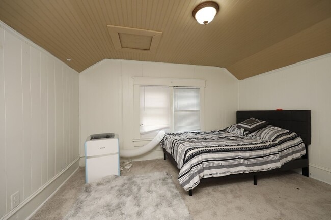 Photo - Great corner house in Chapel Hill!