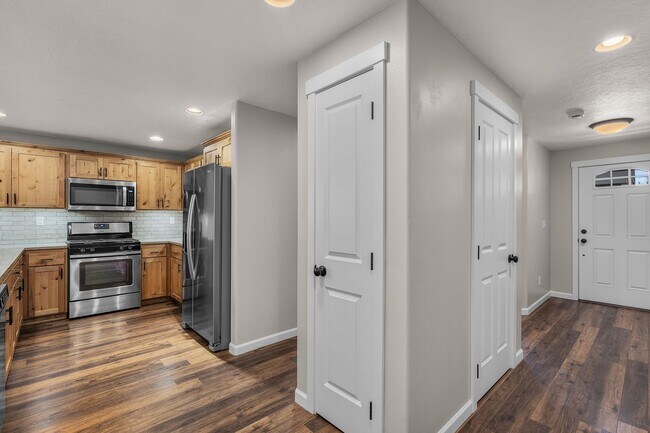 Photo - 4 Bed 2.5 Bath Single level - Fenced
