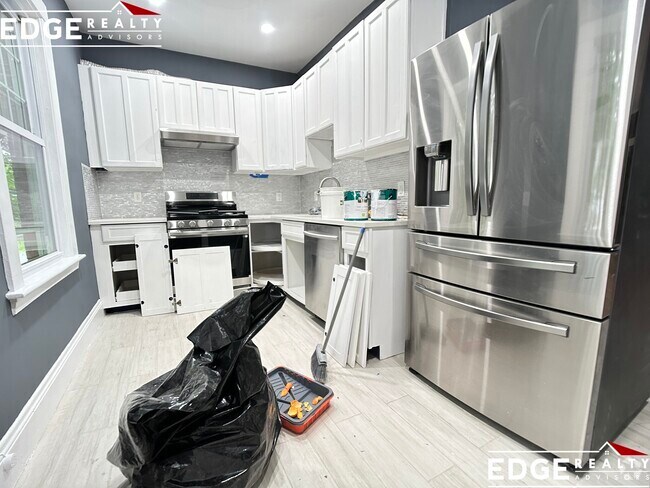 Building Photo - 75 Leicester St Unit 1 Rental