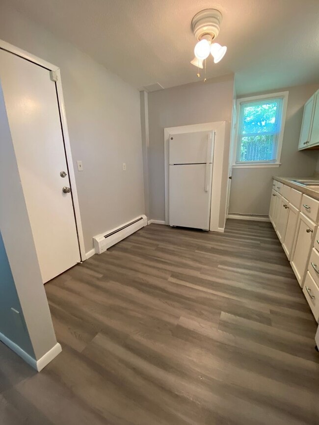 Photo - 2-Bed 1-Bath Unit Available Now in Brooklyn Park! Unit 4