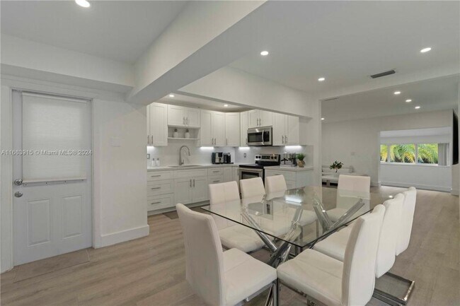 Photo - 3 bedroom in Hollywood FL 33020