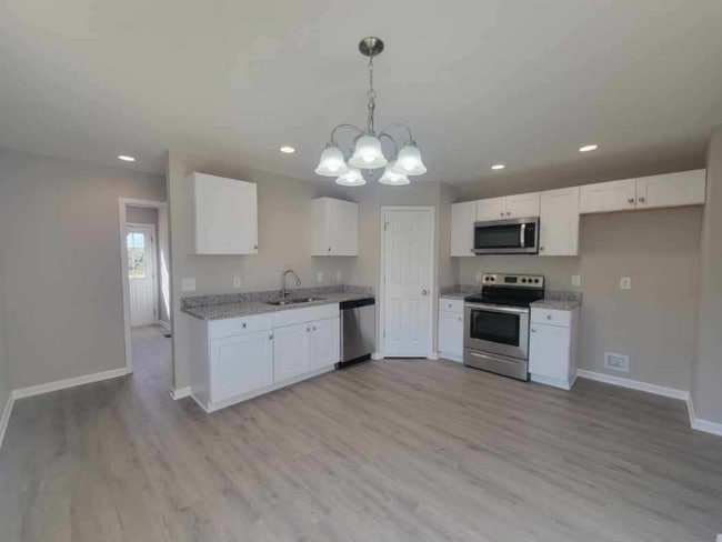 Photo - 605 Frank St