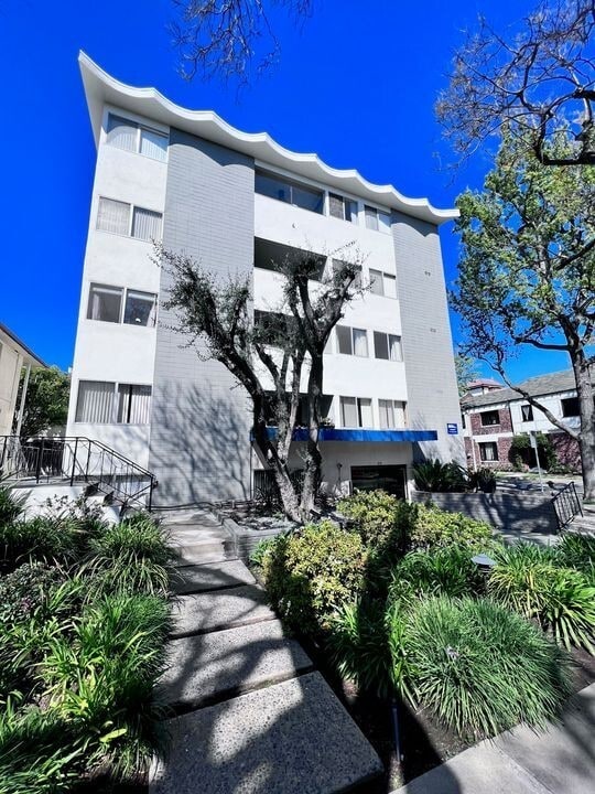 Building Photo - 351 N Palm Dr Rental