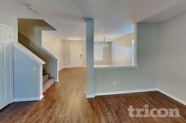 678 Runnymede Ct