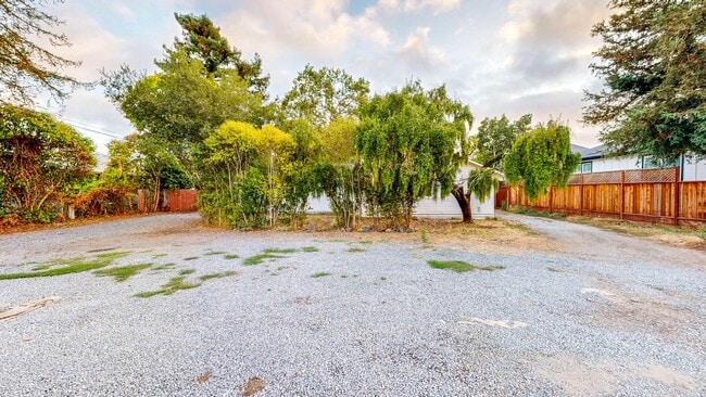 Photo - Bright & Clean Single Level FIVE bedroom i...
