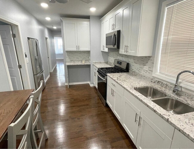 Photo - 1836 S May St