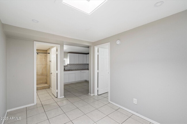 Photo - 703 W 1st Pl