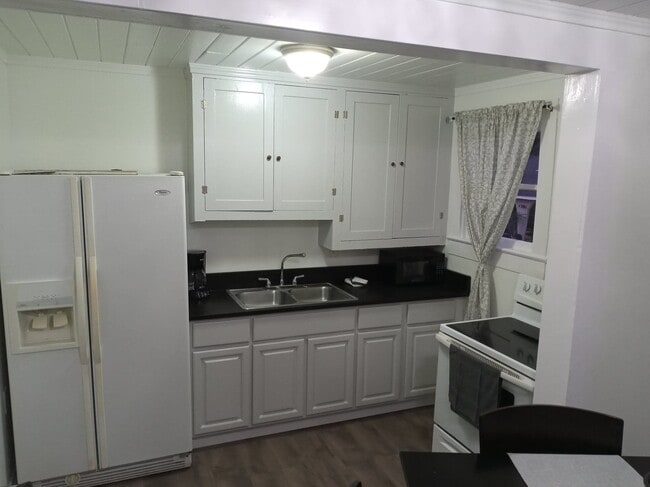 Kitchen - 2427 W Southcross Blvd Unit REAR