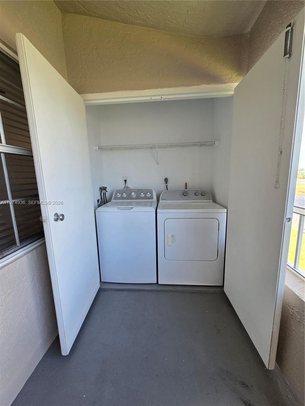 Photo - 2881 N Oakland Forest Dr Unidad 310