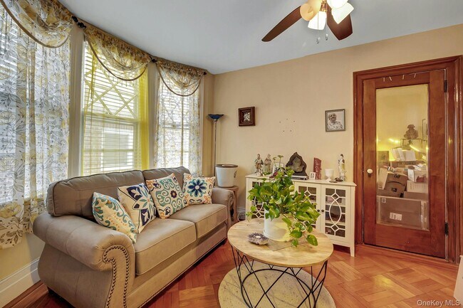 Photo - 5625 Post Rd