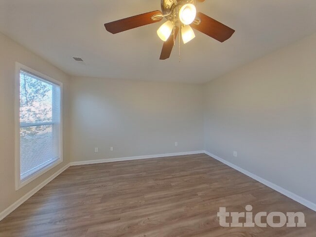 Photo - 831 Dovefield Ln