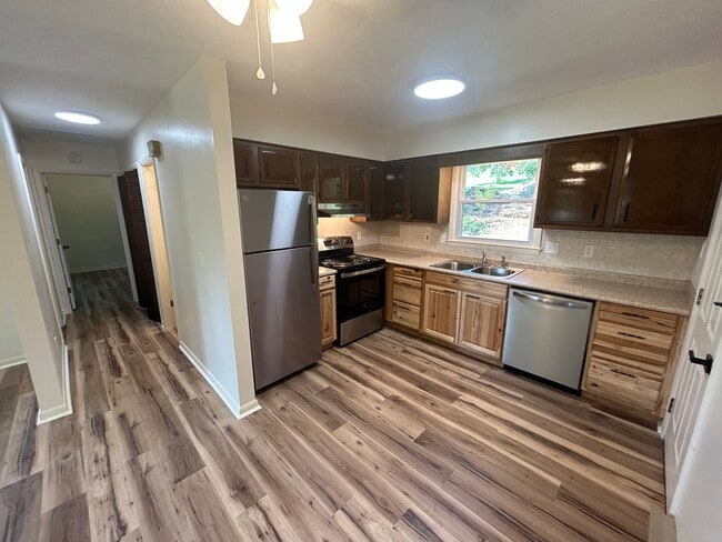 121 Wakefield Dr