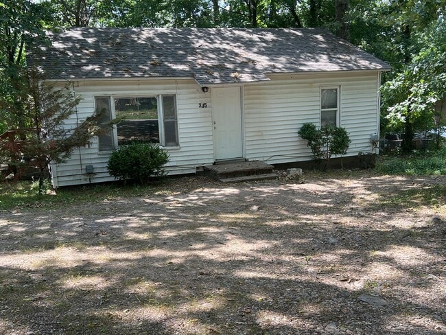 Building Photo - Cute & Comfy 2 bedroom 1 bathroom Rental