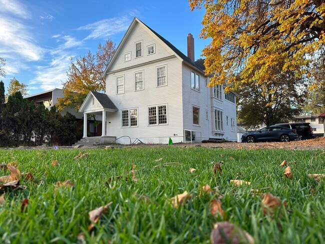 Beech House - 2222 W 2nd Ave