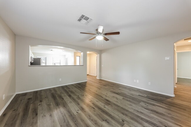 7637 S 27th Way