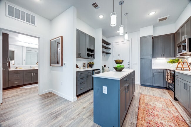 Lakeshore Pearl apartments — community photo
