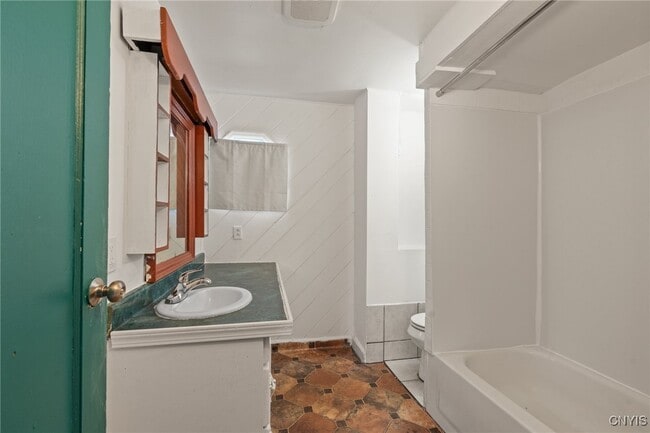 Photo - 505 Carbon St