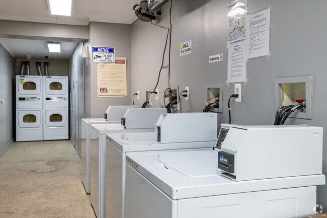 Community Laundry - Greenfield Manor