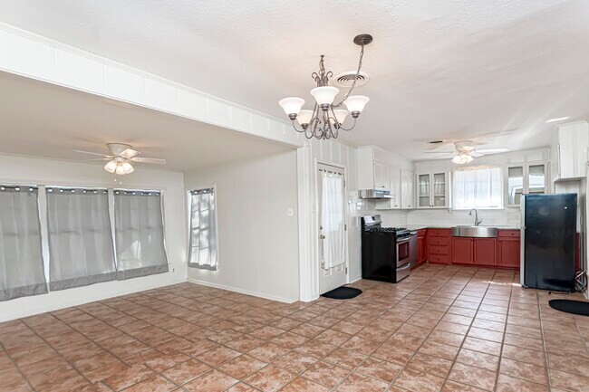 Photo - 365 Riverlon Ave