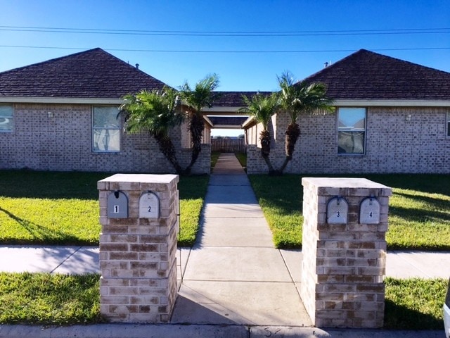 Building Photo - 1302 S Diplomat Dr Unit 1