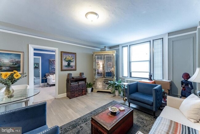 Building Photo - 2031 Locust St Unit 601