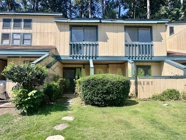 Building Photo - 233 Timber Ct