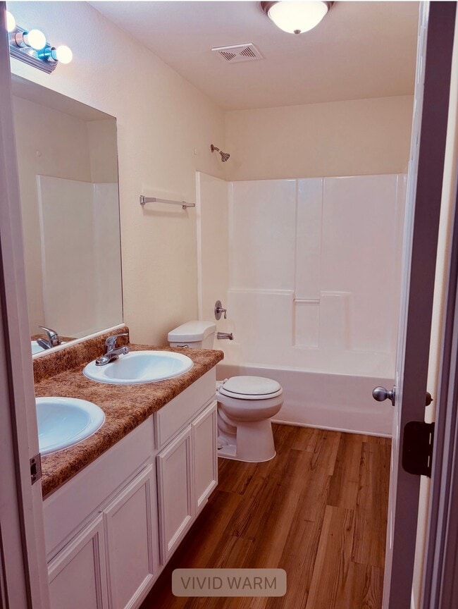 Photo - 965 Middle Ln