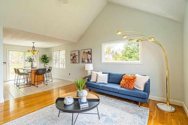 Photo - 32 Waltham St