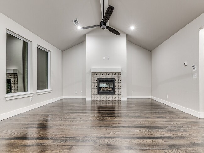8225 Jenny Ln