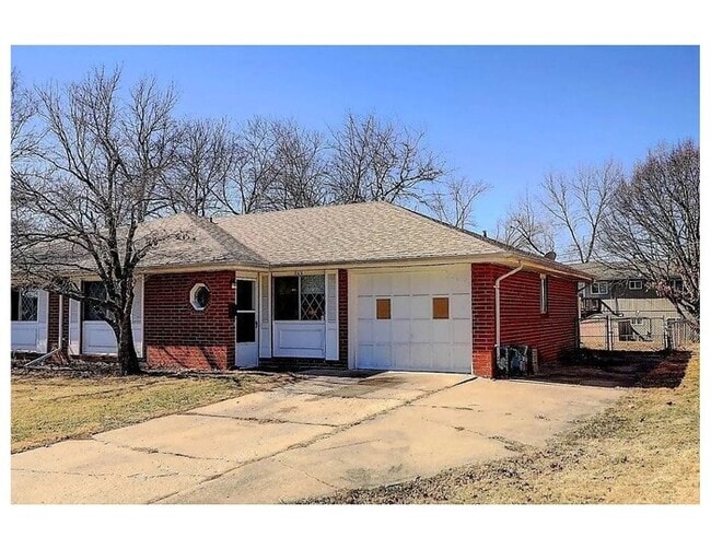 Building Photo - Charming 2 Bedroom 1 Bath Duplex in Parkda...